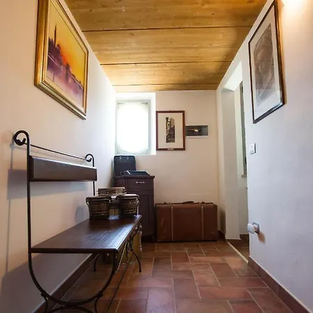 Pensión Grande Storica Per Vacanze Con Giardino Privato E Piscina Ostra