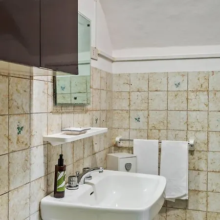 Pensión Grande Storica Per Vacanze Con Giardino Privato E Piscina