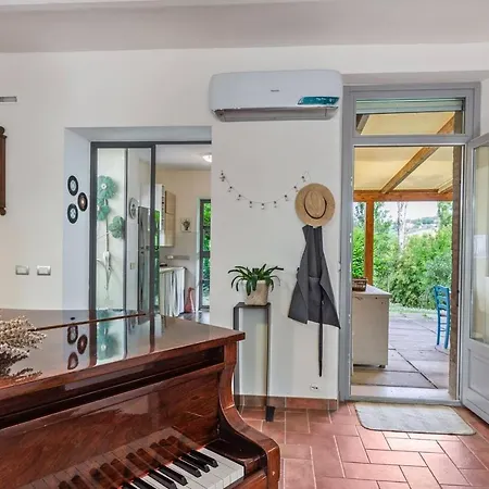 Grande Storica Per Vacanze Con Giardino Privato E Piscina Pensión