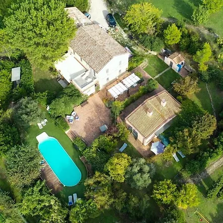 Affittacamere Casa della Musica - Elegante villa storica con giardino e piscina 4*