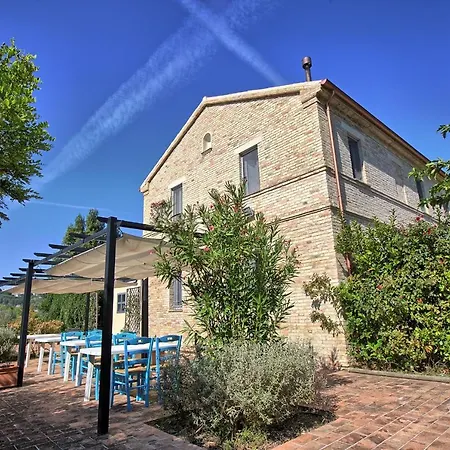 Pensión Grande Storica Per Vacanze Con Giardino Privato E Piscina