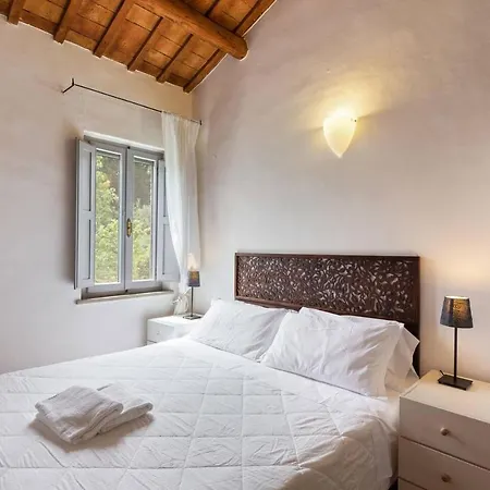 Pensión Grande Storica Per Vacanze Con Giardino Privato E Piscina