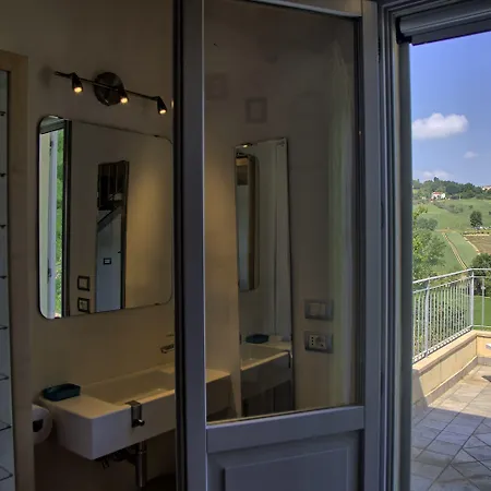Casa della Musica - Elegante villa storica con giardino e piscina Ostra