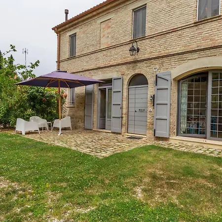 Casa della Musica - Elegante villa storica con giardino e piscina Affittacamere 4*