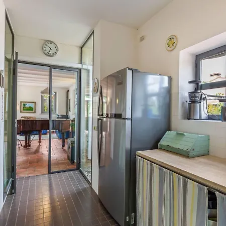 Affittacamere Casa della Musica - Elegante villa storica con giardino e piscina 4*