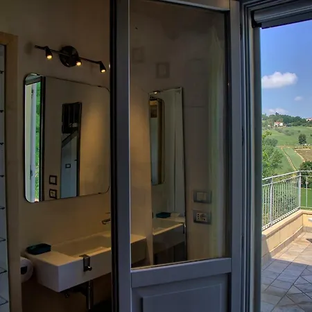 Pensión Grande Storica Per Vacanze Con Giardino Privato E Piscina 2*