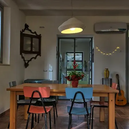 Grande Storica Per Vacanze Con Giardino Privato E Piscina Pensión
