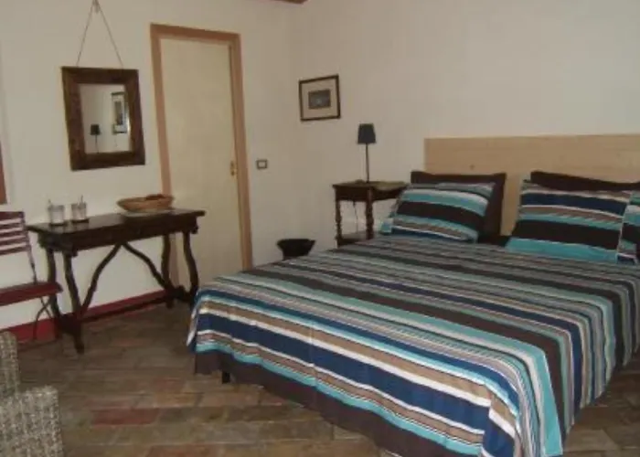 Casa Della Musica - Elegante Storica Con Giardino E Piscina 게스트하우스 4*